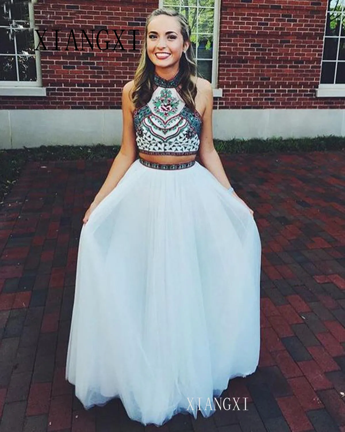 

Vestido De Formatura White Prom Dresses 2019 Embroidery Flowers Chiffon Halter Neck A-line Two Piece Prom Dress