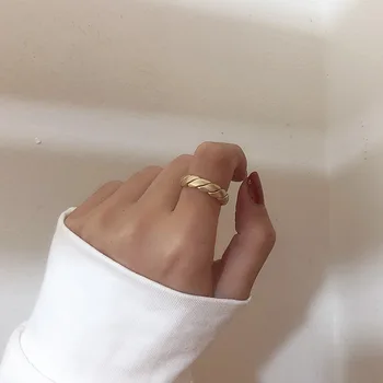 

Korean New Fashion Retro Minimalism Temperament Gold Twist Classical Wedding Party Ring For Woman Girls Gift Rings Bague Femme