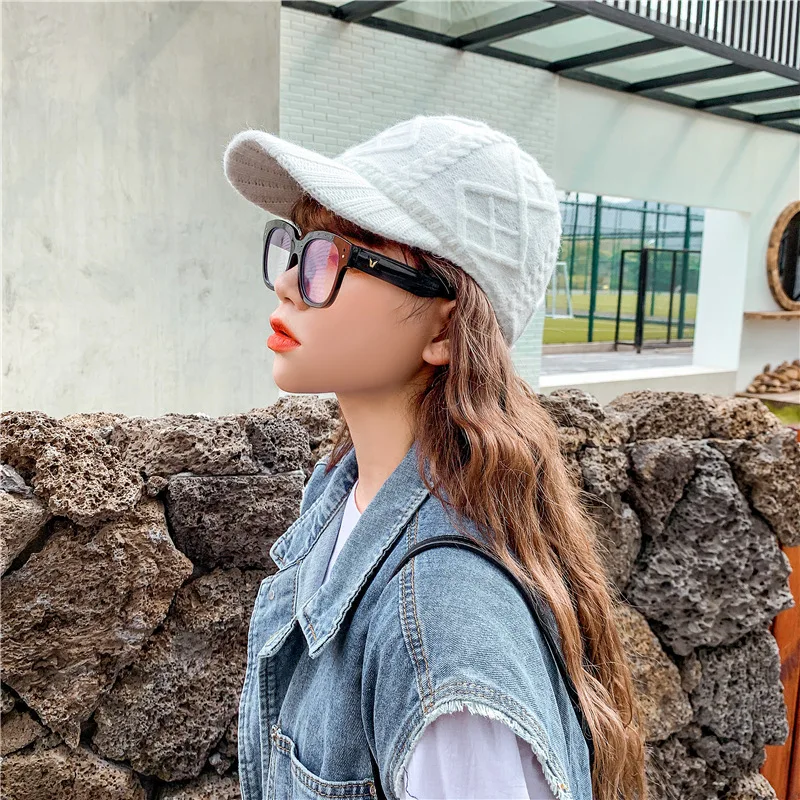 Новая модная зимняя женская шапка для девочек Skullies Beanies, теплые шапки для женщин, Толстая шерстяная однотонная вязаная шапка унисекс с золотым тиснением
