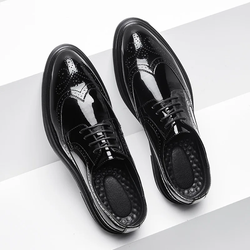 

British style men's casual business wedding formal dresses patent leather shoes carving brogue shoe oxfords bullock sneakers man