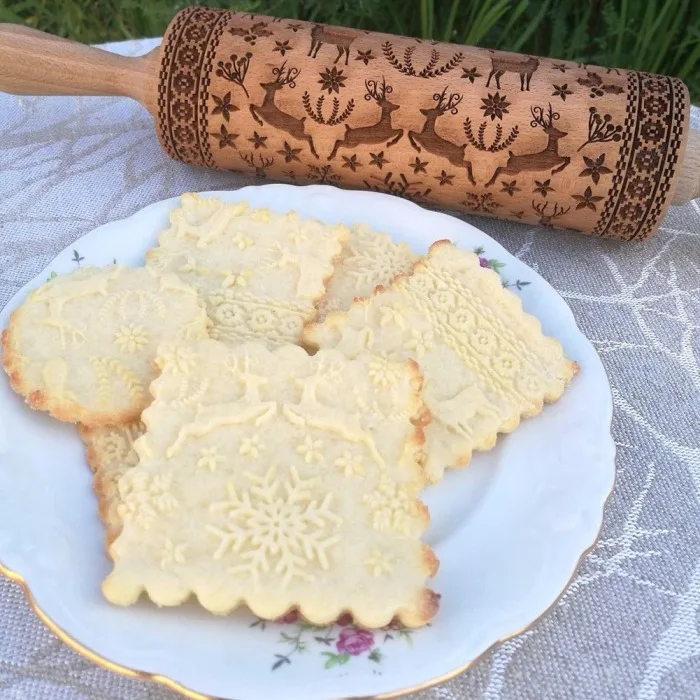 HOT 1 Pcs Wooden Rolling Pin Embossing Baking Christmas Elk Cookies Noodle Biscuit Fondant TI99