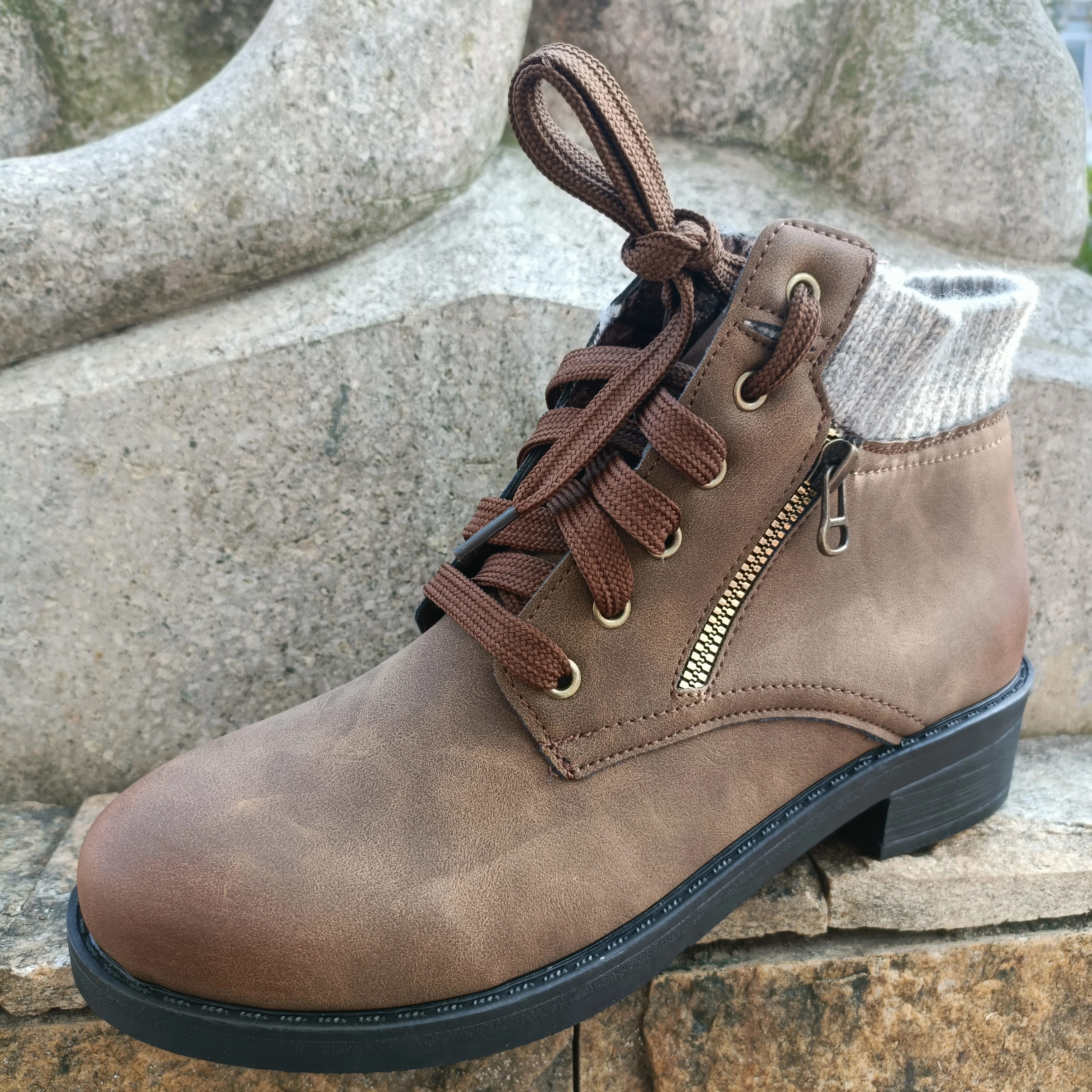 

Новые зимние женские ботинки, удобные плюшевые ботинки с боковой молнией, черные, красные, хаки, серые