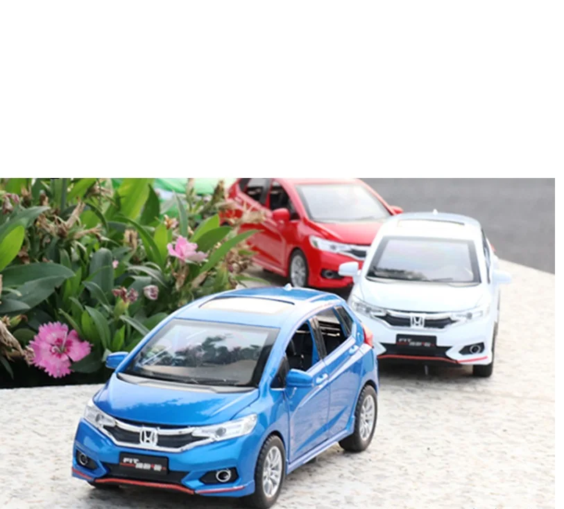 1:32 Honda Fit Металлический Игрушечный литой автомобиль литые игрушечные транспортные средства Модель автомобиля игрушки люк хэтчбек вытяжной автомобиль для детей