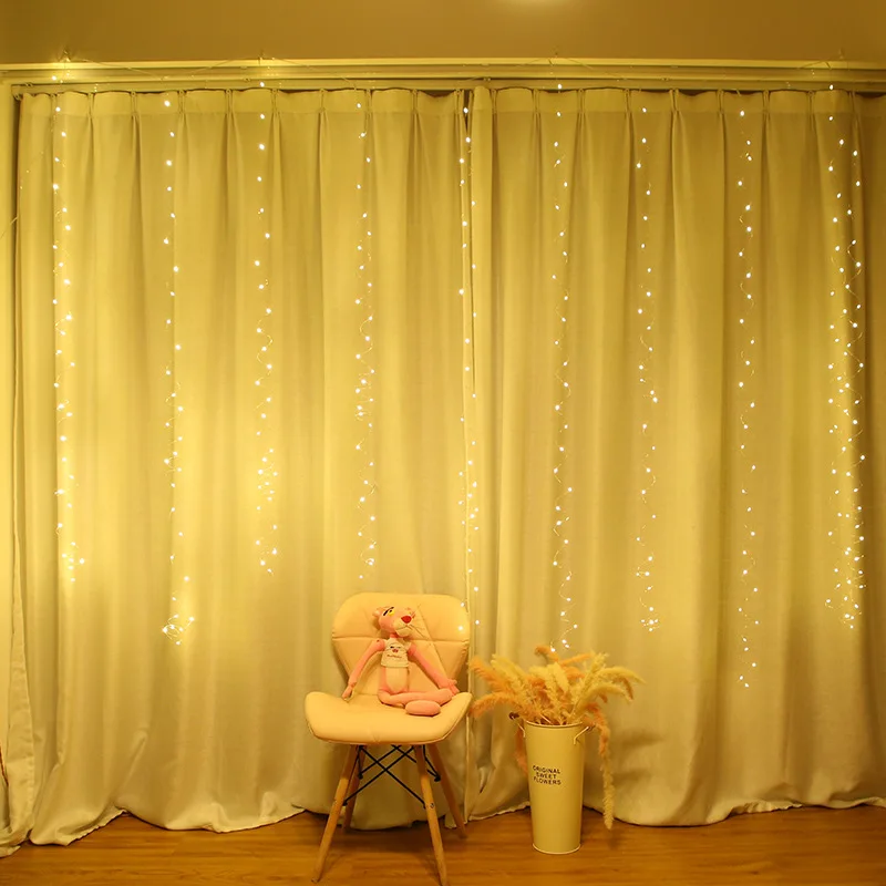 Рисунок 4 - Рождественская светодиодная гирлянда-занавеска