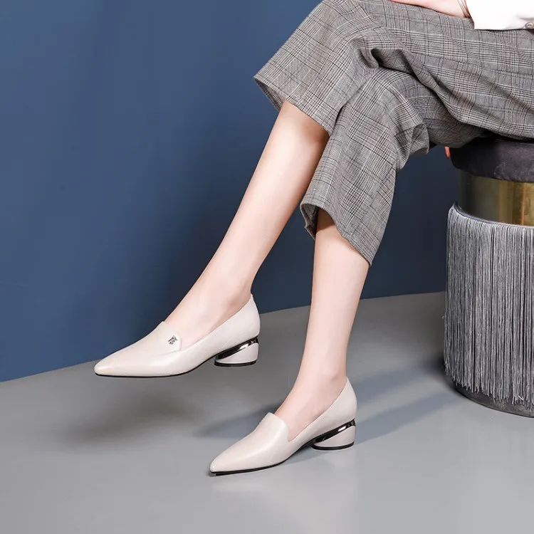 

Western Style Fashion Solid Color Chunky Semi-high Heeled Lettered Decoration Low-Cut Low Top Rubber Sole Women Pointed Fashion