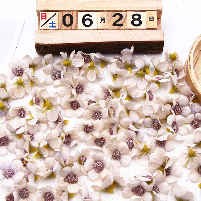 50&100pcs Mini Silk Multicolor Daisy Artificial Flower Heads For Wedding Wreath Scrapbooking DIY Gifts Candy Box Home Decoration Champagne