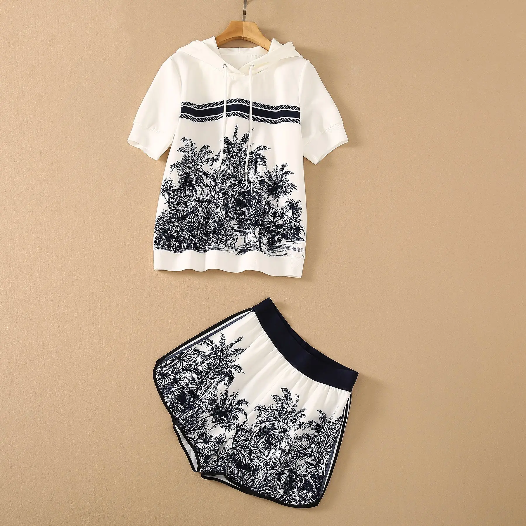 

New Coconut Print Tight Waisted Hoodie and Short 2 Piece Set Available for Summer 2022 Outfits for Women Tracksuit Women