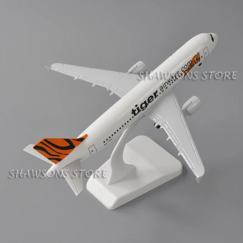 Литой под давлением металлический 1:200 модель самолета игрушки Airbus A320 Сингапур Tiger Airways авиалайнер 18,5 см миниатюрная копия