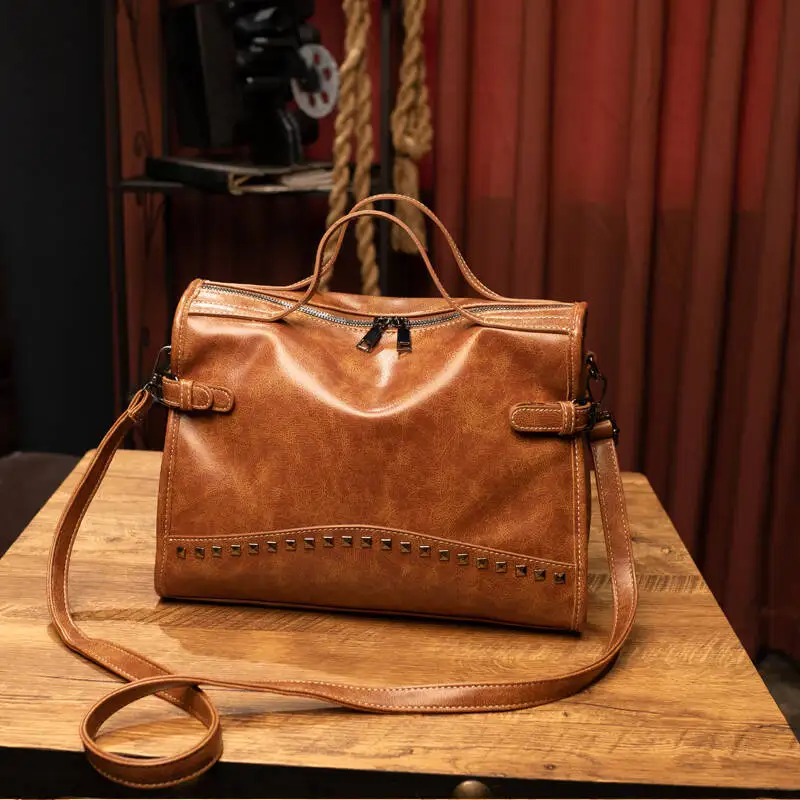 Женская винтажная сумка bolux с заклепками из искусственной кожи, модная сумка-мессенджер с кисточками, женская сумка на плечо, большие сумки с верхней ручкой, дорожная сумка - Цвет: B-light brown