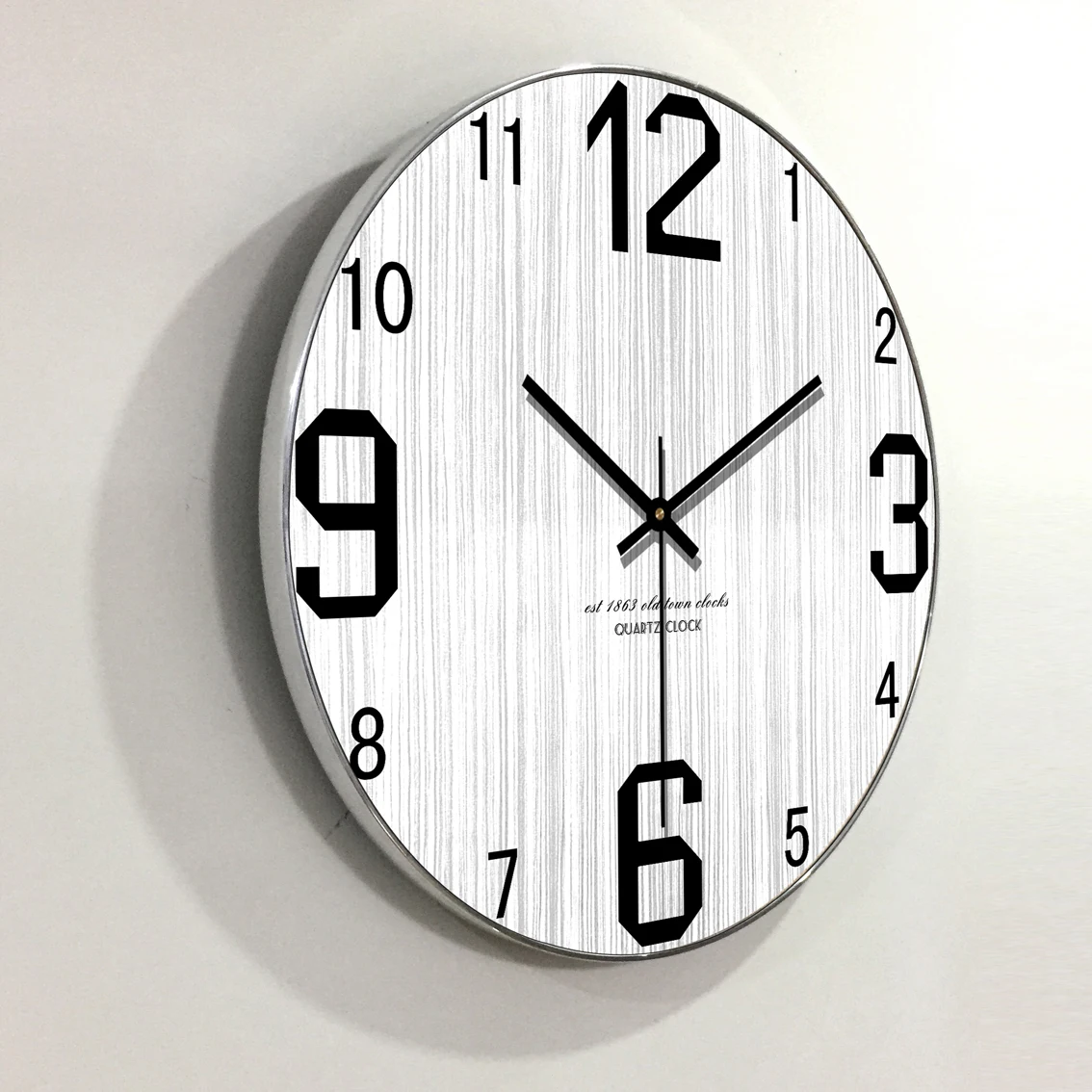 

Wooden Wall Clock Modern Design Creative Nordic Personality Style Wood Grain Hanging Clocks Wall Watch Home Decor Silent 16 inch