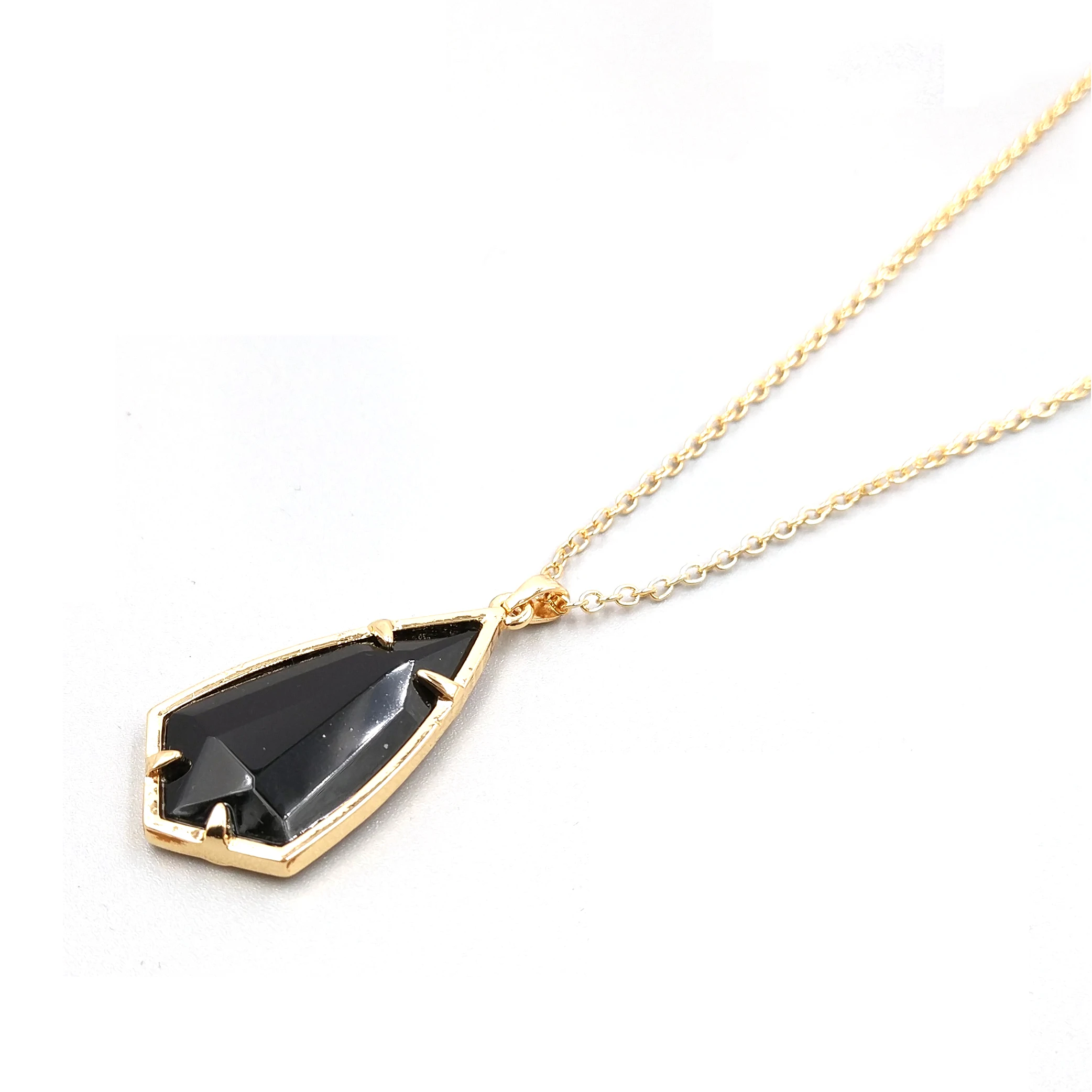 

2020 New Fashion Kite Faceted Resin Stone Claws Inside Cute Pendant Necklace for Women