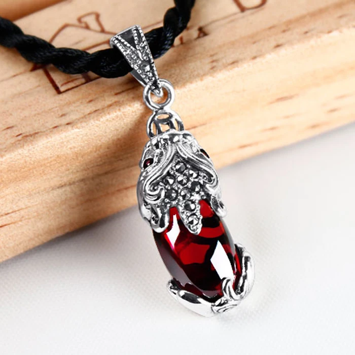 

ZHJIASHUN 100% 925 Sterling Silver Natural Garnet Pendant Necklace Retro Gemstones Brave Troops Pendants Jewelry For Women