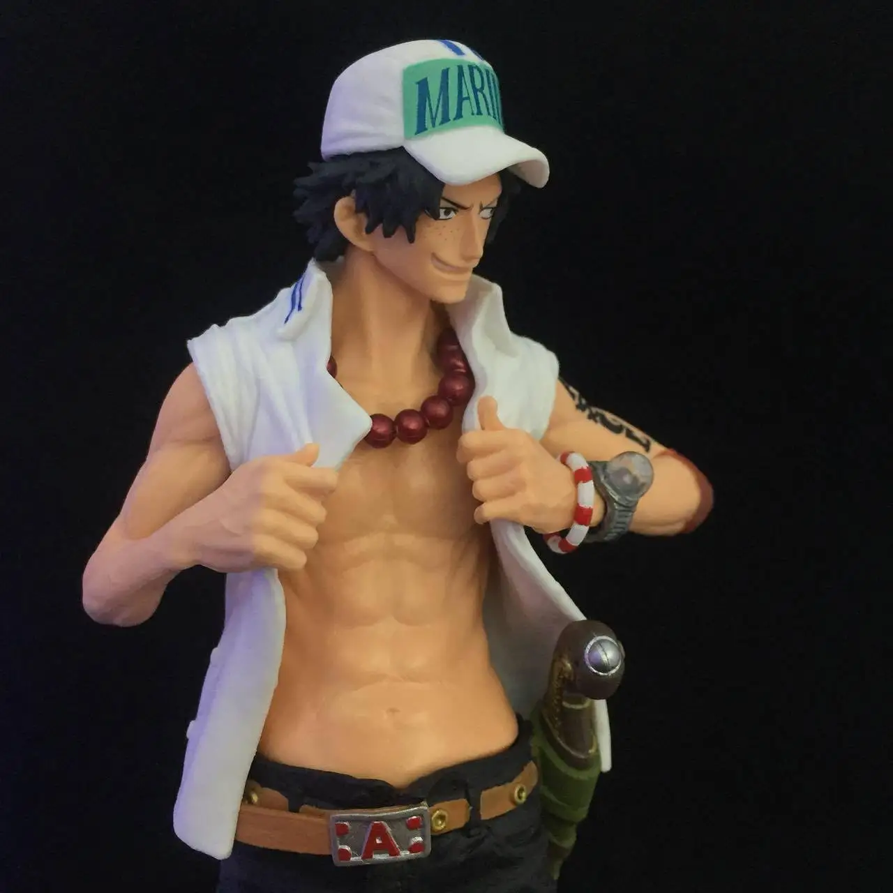 

One Piece/One Piece Modeling Fire Fists Ace Art King Kao Navy Suit Anime Garage Kit Decoration