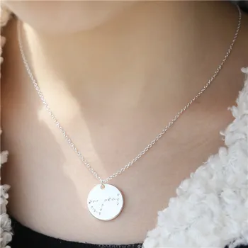 

Scorpio pendant necklace popular in Europe and the United States, is a gift from his mother to his girlfriend