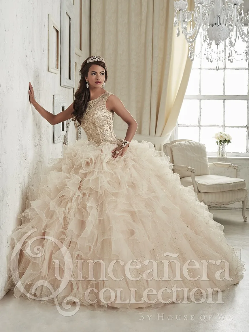 Quinceanera Dresses Ball Gowns Sweetheart Beaded Crystal Embroidery Sweet 16 Dress Vestidos De 15 Anos Champagne