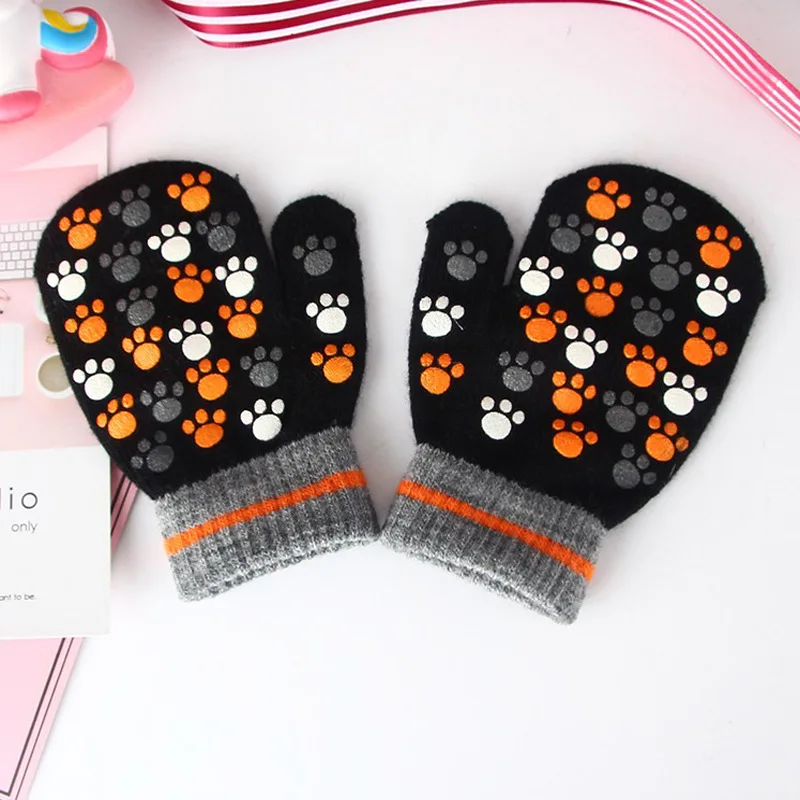 Теплые перчатки Warmom для малышей, вязаные варежки с рисунком животных для малышей, детские перчатки с полными пальцами, зимние аксессуары с защитой от царапин - Цвет: Черный