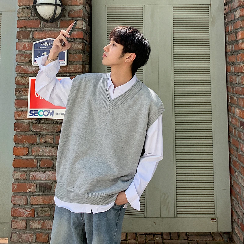 

Winter New Sweater Vest Men Warm Fashion Solid Color Casual V-neck Sweater Pullover Man Streetwear Wild Loose Sleeveless Sweater