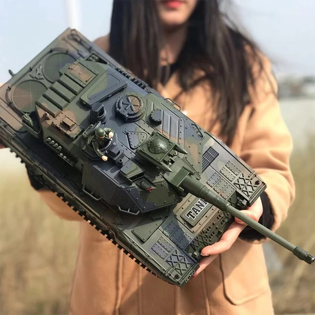 LCF 1:18 2.4G German Leopard 2A6 Military Tank Model RC Battle Tank Toy with Smoke Sound Light Effect 6