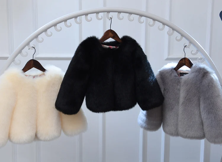 Высокое качество! Зимние пальто для маленьких девочек; куртки из искусственного меха для малышей; верхняя одежда из пушистого лисьего меха для маленьких девочек; детское теплое пальто с длинными рукавами - Цвет: Black
