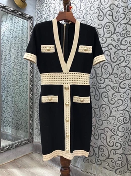 

2020 Autumn and Winter new women's dress leader color matching trim V-neck back zipper short sleeve knitted dress 920