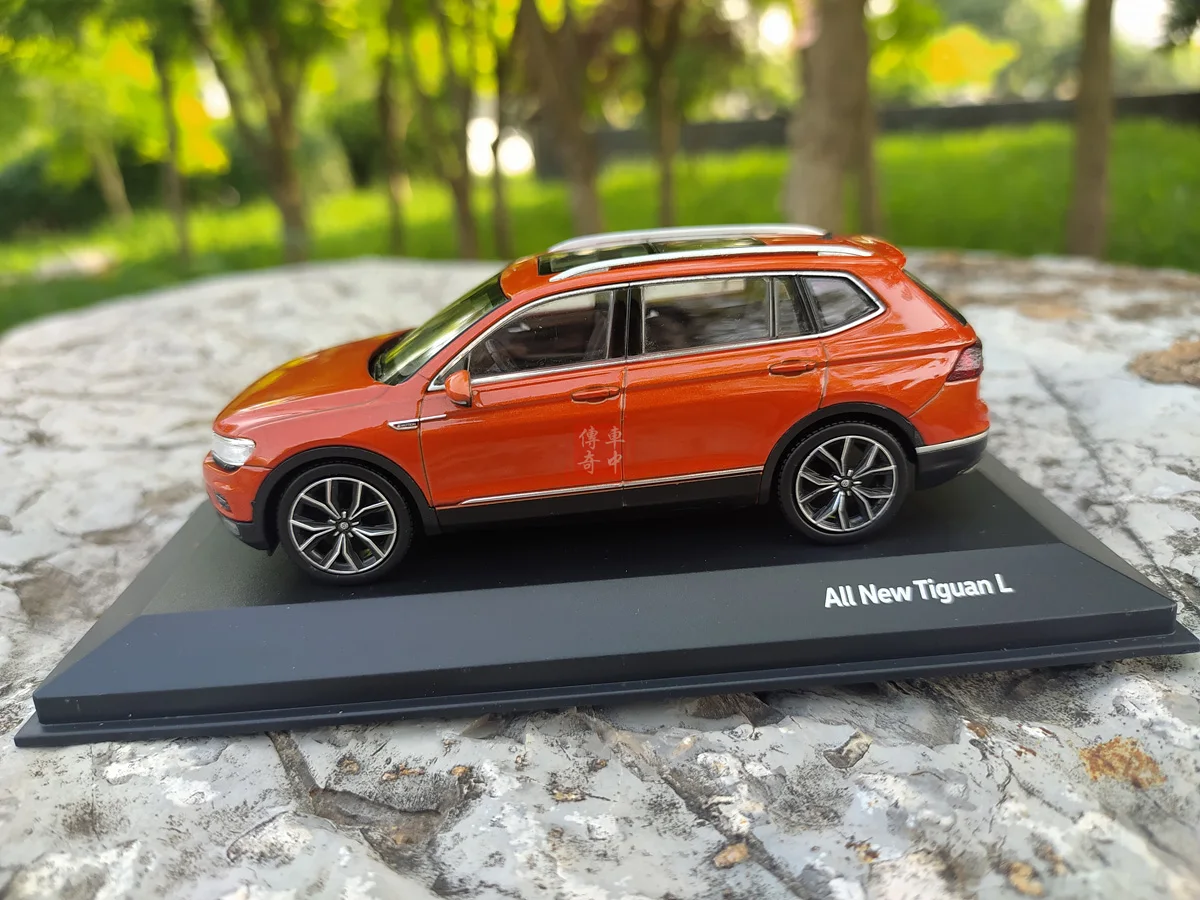 1/43 2017 Volkswagen All new Tiguan L orange-red color diecast model