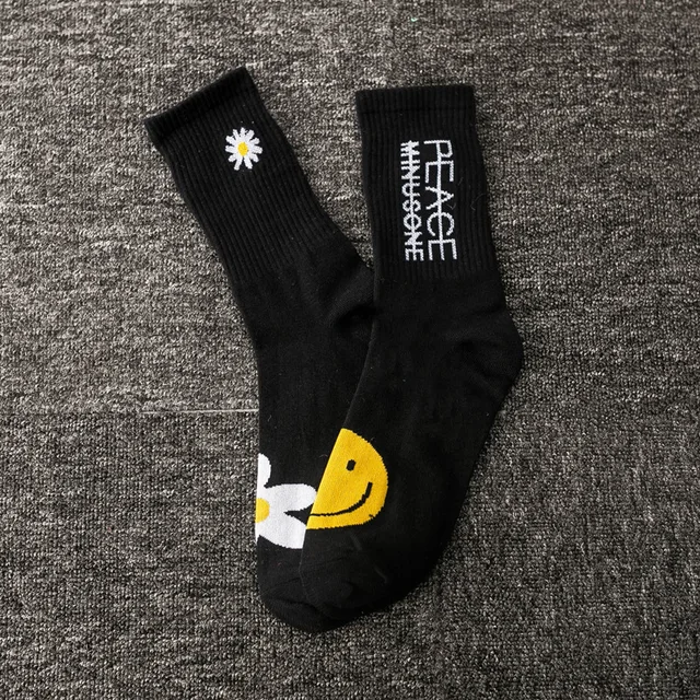 Cute daisy socks funny daisy smiley letter pattern cartoon socks Korean style fashion trend black breathable female socks 1