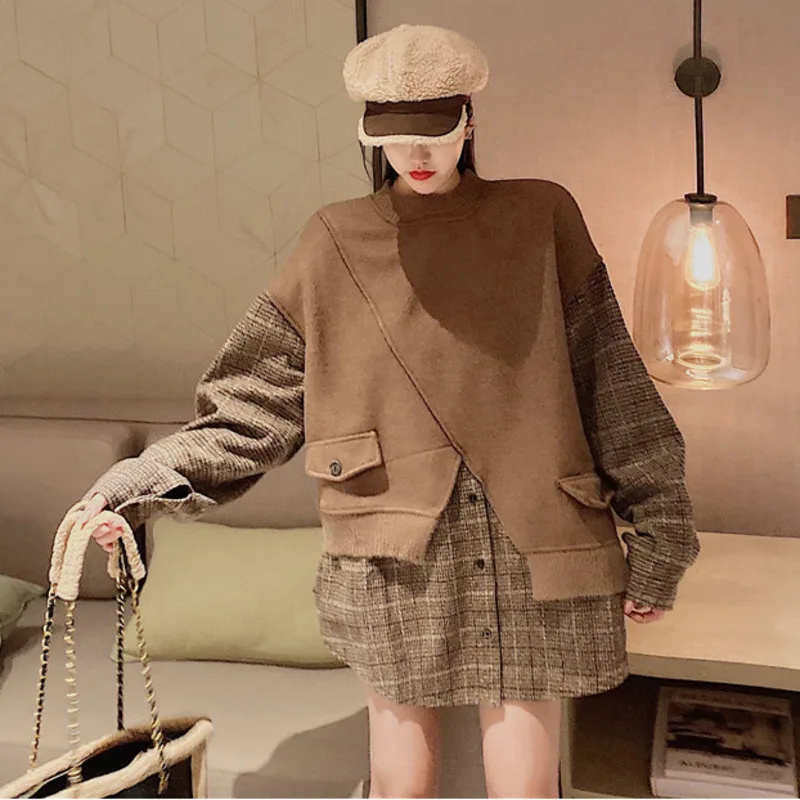 

[EWQ] 2020 Spring New Full Sleeve Pullovers Knit Korea Wool Plaid Stitching Contrast Fleece Irregular Plus Size Sweatshirt QZ229