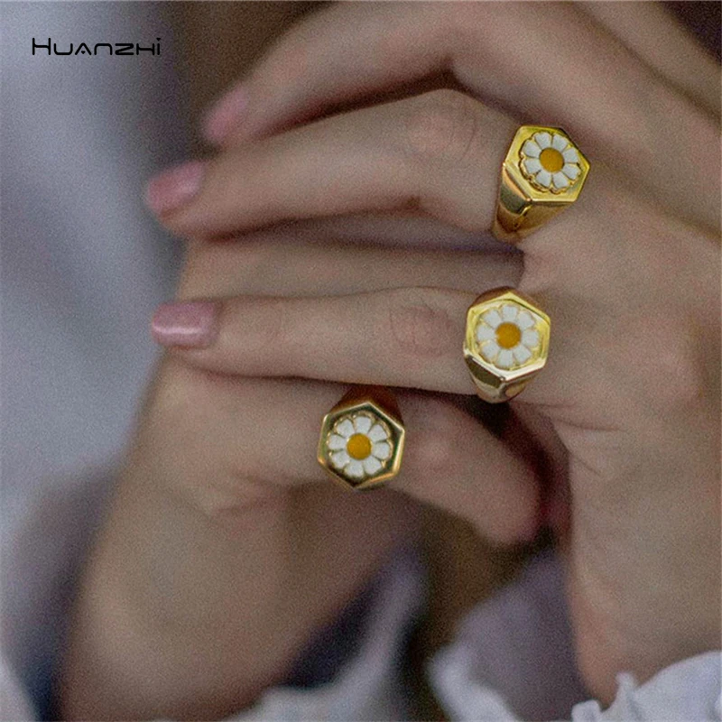 HUANZHI 2020 New Design Gold Color Daisy Flower Bee Animal Asymmetry Adjustable Buckle Bracelet for Women Girl Set Jewelry Part