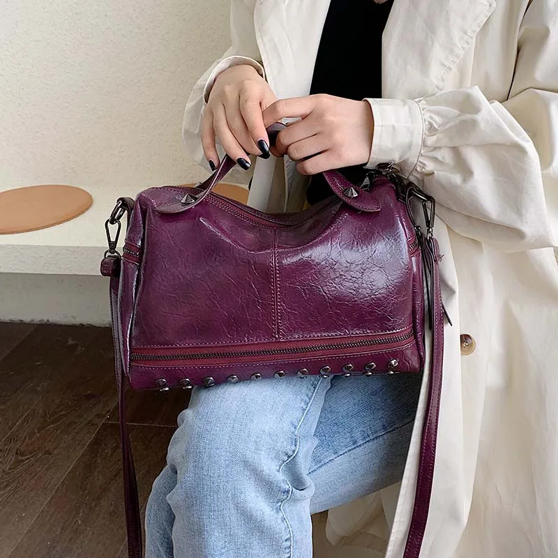 

Rivet Designer Vintage Leather Crossbody Bags For Women 2019 Small Shoulder Messenger Bag Female Travel Handbags and Purses