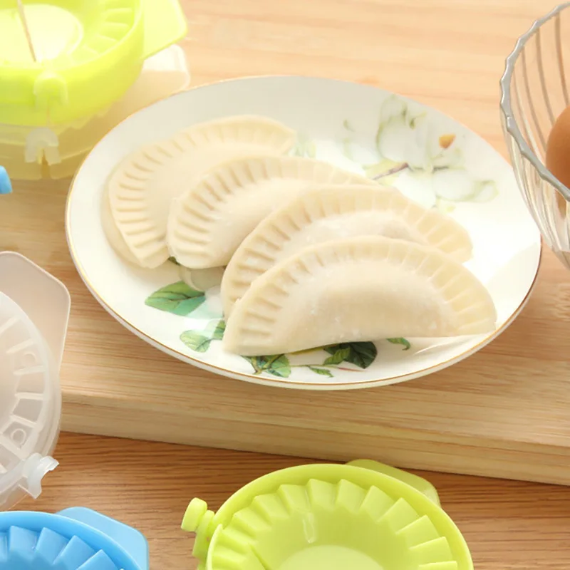 

Plastic Dumpling Making Tool Creative DIY Molds Chinese Food Jiaozi Maker Dough Press Dumpling Pie Ravioli Hand Mould Kitchen