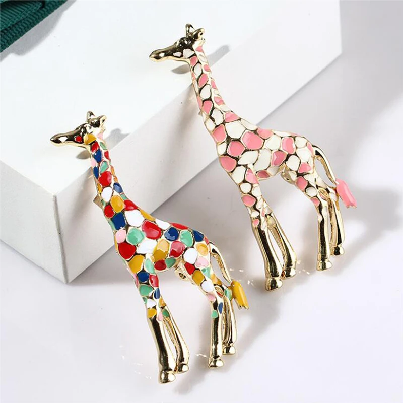 брошь жираф из бисера. украшение жираф ювелирное. брошь жираф. брошь жираф. радужный жираф брошь.