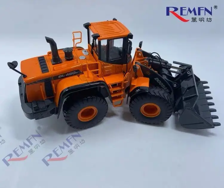 Doosan DL420A колесный погрузчик 1/40 Масштаб литья под давлением модель новая в