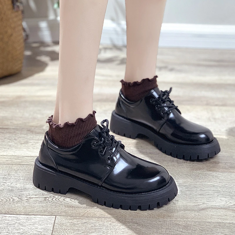 

flower embroider japanned leather shoes woman lace up round toe shoes big toe British creepers flats for women MA-51
