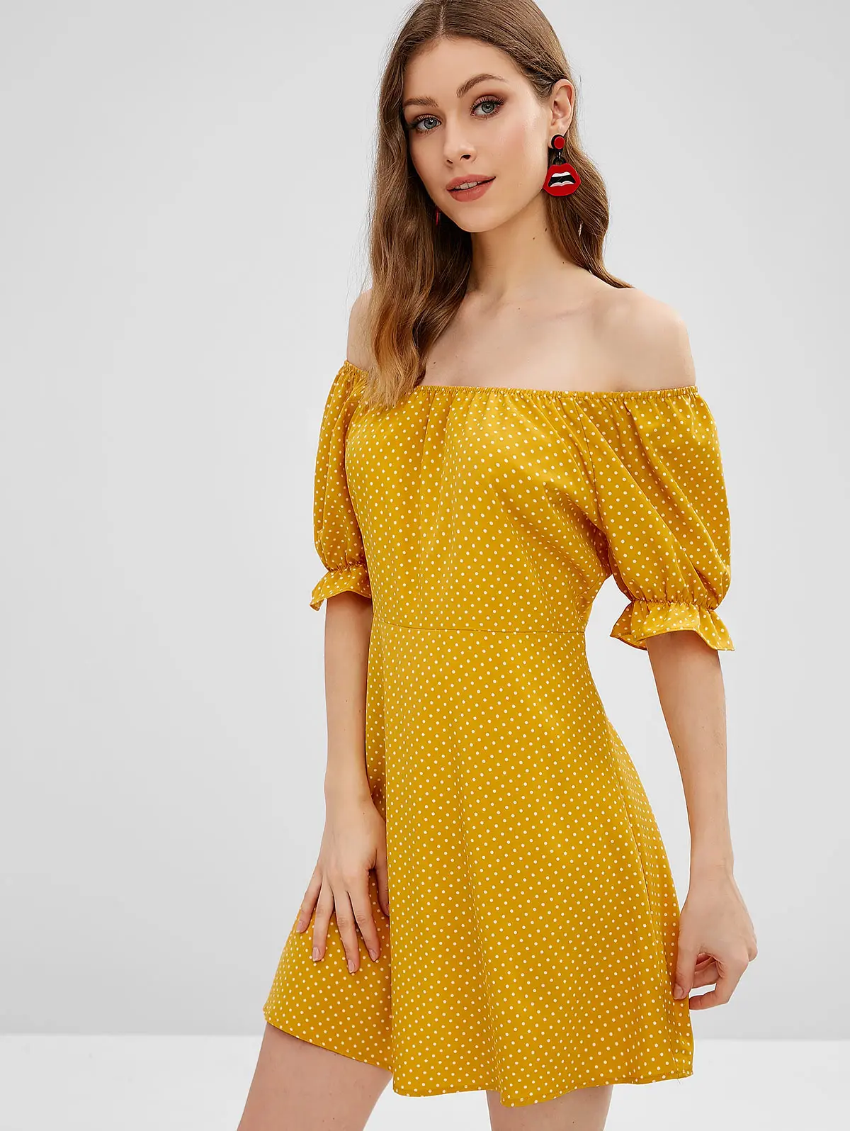 ZAFUL/платье в горошек с открытыми плечами и оборками Короткие рукава