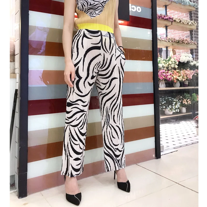 

Changpleat 2019 New Women Zebra straight leg pants Miyak Pleated Fashion Elastic waist Large Size Female trousers Tide P7865856