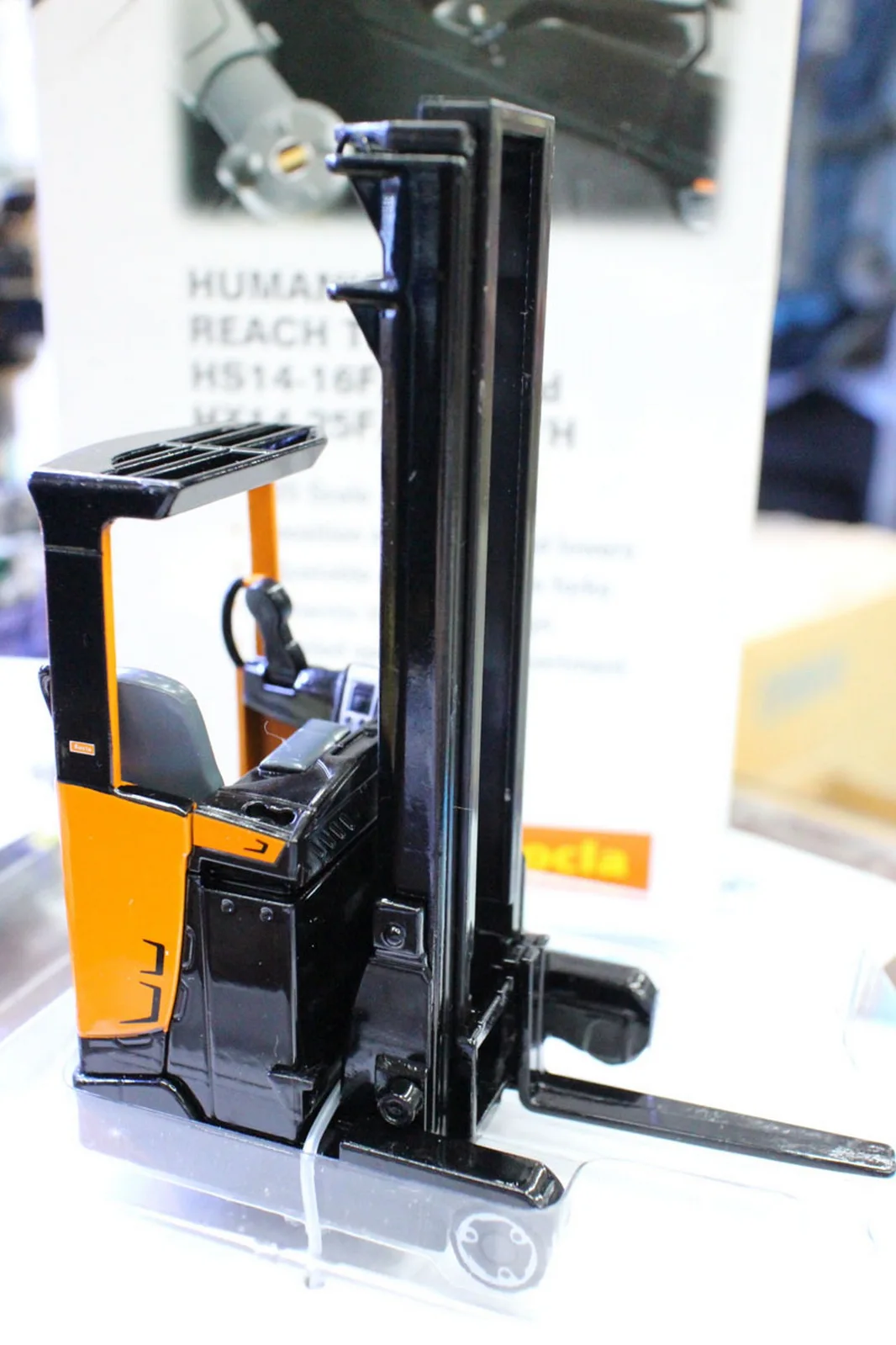 

NORSCOT 1/25 HUMANIC REACH TRUCK FORKLIFT DIECAST MODEL TOY COLLECTION