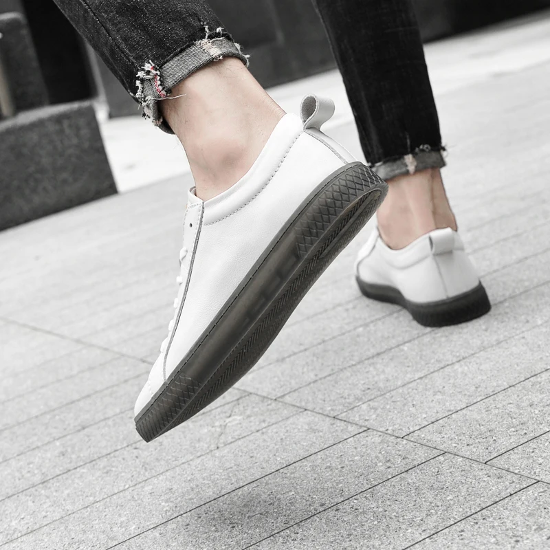 Zapatos informales hombre, zapatillas antideslizantes de cuero, informales, a la moda, para conducir al aire libre, uso diario, blanco y negro - AliExpress