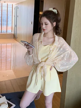 

Fresh and sweet suit ladies summer new small daisy embroidery sunscreen cardigan camisole shorts three-piece suit