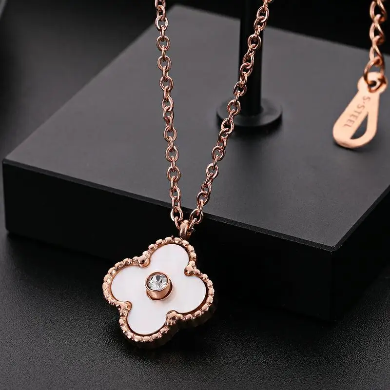 

[Factory Goods] Korean-style Black Red Clover Necklace Elegant Cool Lucky Choker