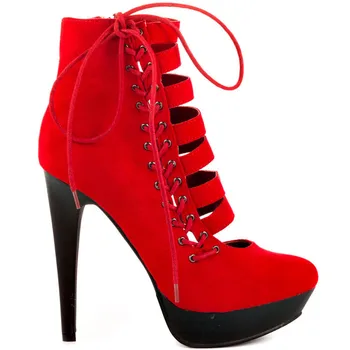 

This beautiful short boot looks nice and elegant