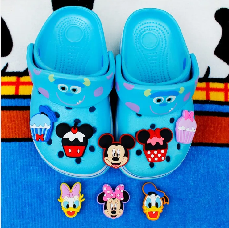 

Mickey Minnie Donald Duck Daisy cake shoe flower cross PVC beach shoe accessories hole shoes buckle JIbiz gift for kids