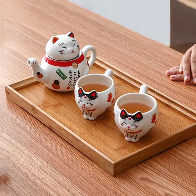 Cute Japanese Lucky Cat Porcelain Tea Set Creative Maneki Neko Ceramic Tea Cup Kettle with Strainer Office Teapot Water Mug Tea Set