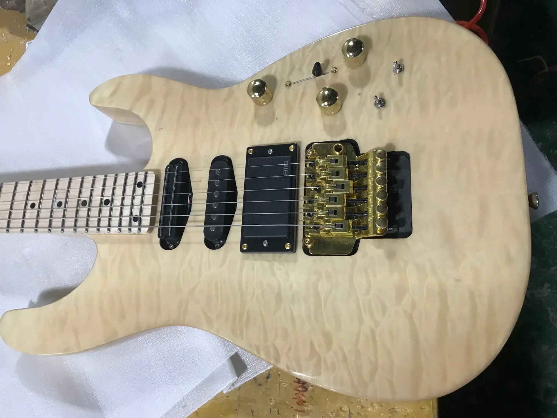 Jack Son PC1 Phil Collen Qulited Maple Chlorine Natural Electric Guitar Floyd Rose Tremolo Bridge &amp Locking Nut Gold Hardware | Спорт и
