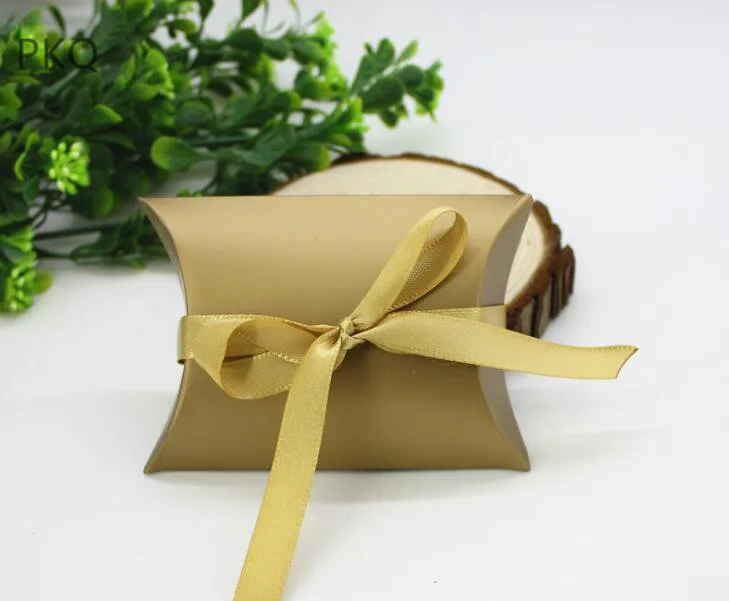 100pcs High Quality Small Paper Gift Box Packaging Sweet Candy Christmas Box Gold/Silver Color Paper Pillow Shape Wedding Box
