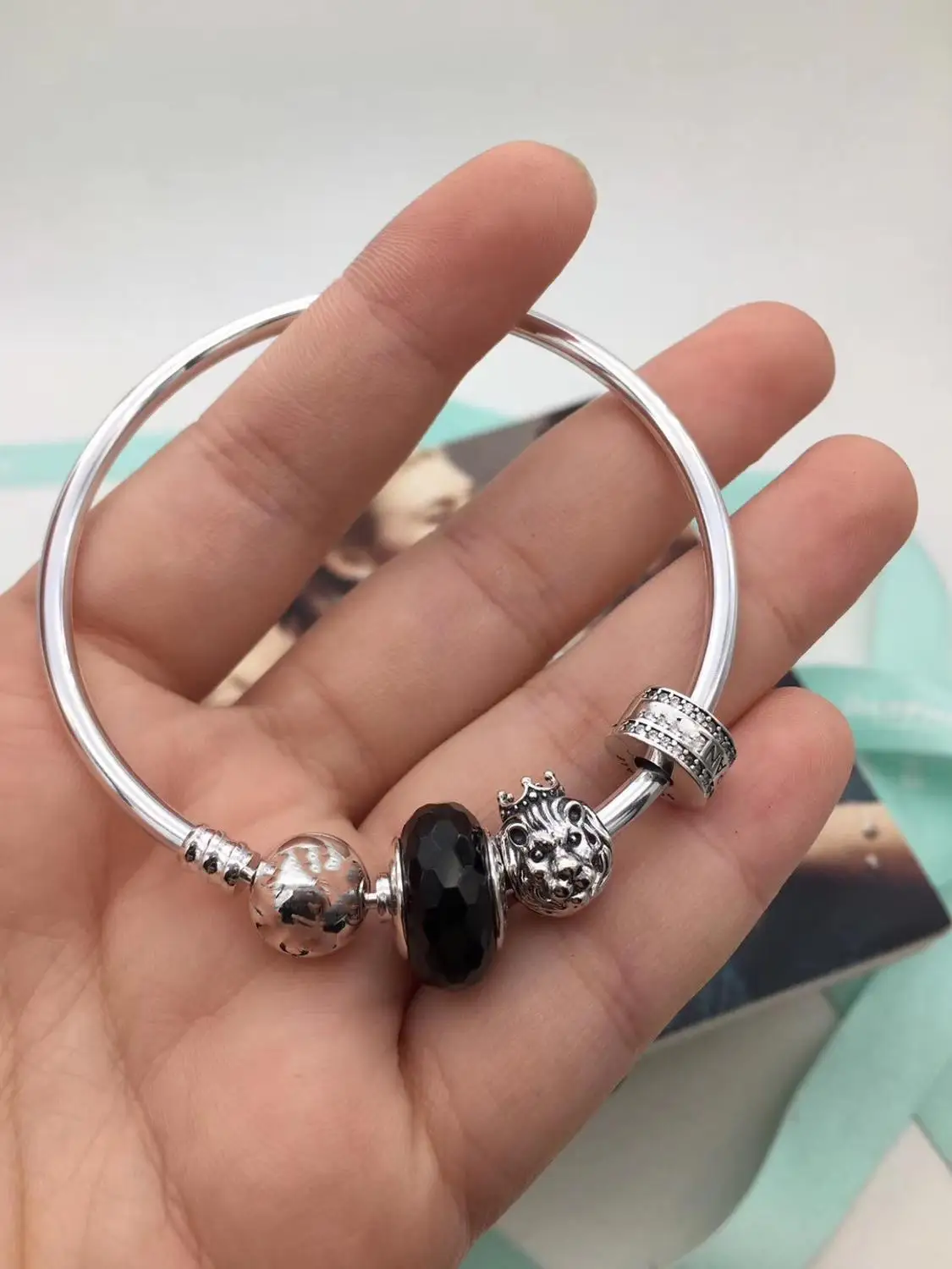 

Keris Shop High-Quality Original 100%925 Sterling Silver Black Glazed Beads Lion Head Design Bracelet Free Shipping