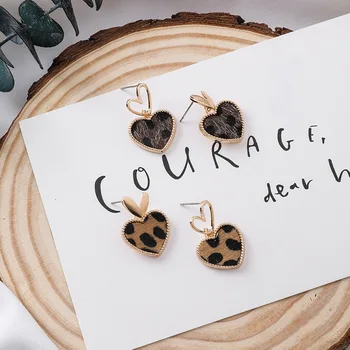 

2020 New Silver Needle Hollow Out Metal Asymmetry Sweet Leopard Print Heart Drop Earrings for Girl Fashion Jewelry Accessories