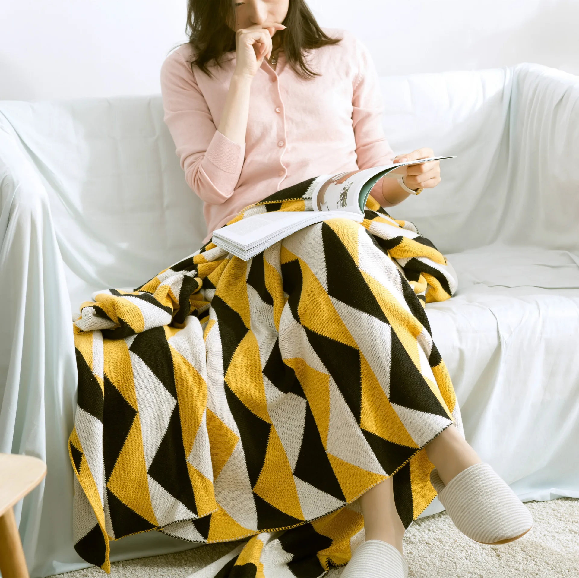 

Ruijing Textile Geometry All-cotton Knitting Blanket Sofa Blanket Wave Pattern Jacquard Photography Casual Blanket