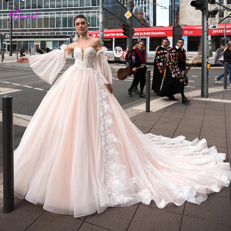 

Fsuzwel Romantic Strapless Long Sleeve A-Line Wedding Dresses 2020 Gorgeous Appliques Court Train Vintage Bride Gown Plus Size