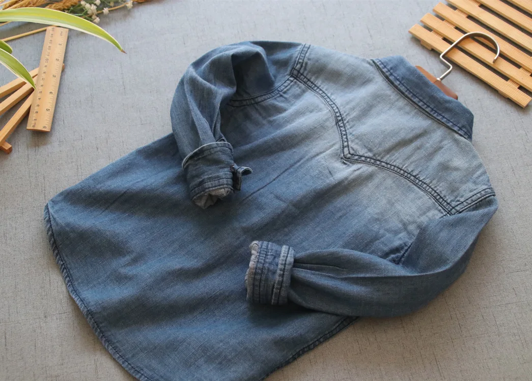 Для мальчиков в Корейском стиле; детская одежда для мальчиков; однотонная джинсовая рубашка; коллекция года; сезон осень; стиль; детская одежда; C9728