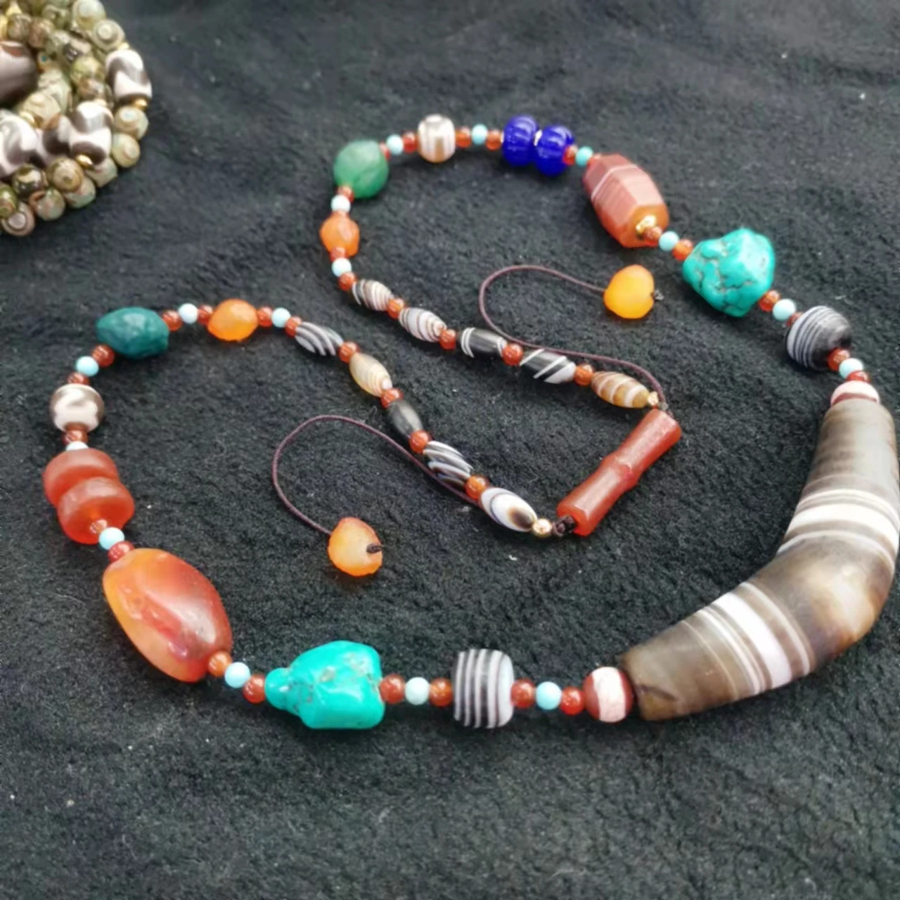 

1pcs/lot rare natural sardonyx horns first-line pharmacist turquoise old agate dzi bead Gobi agate multi-treasure necklace taki